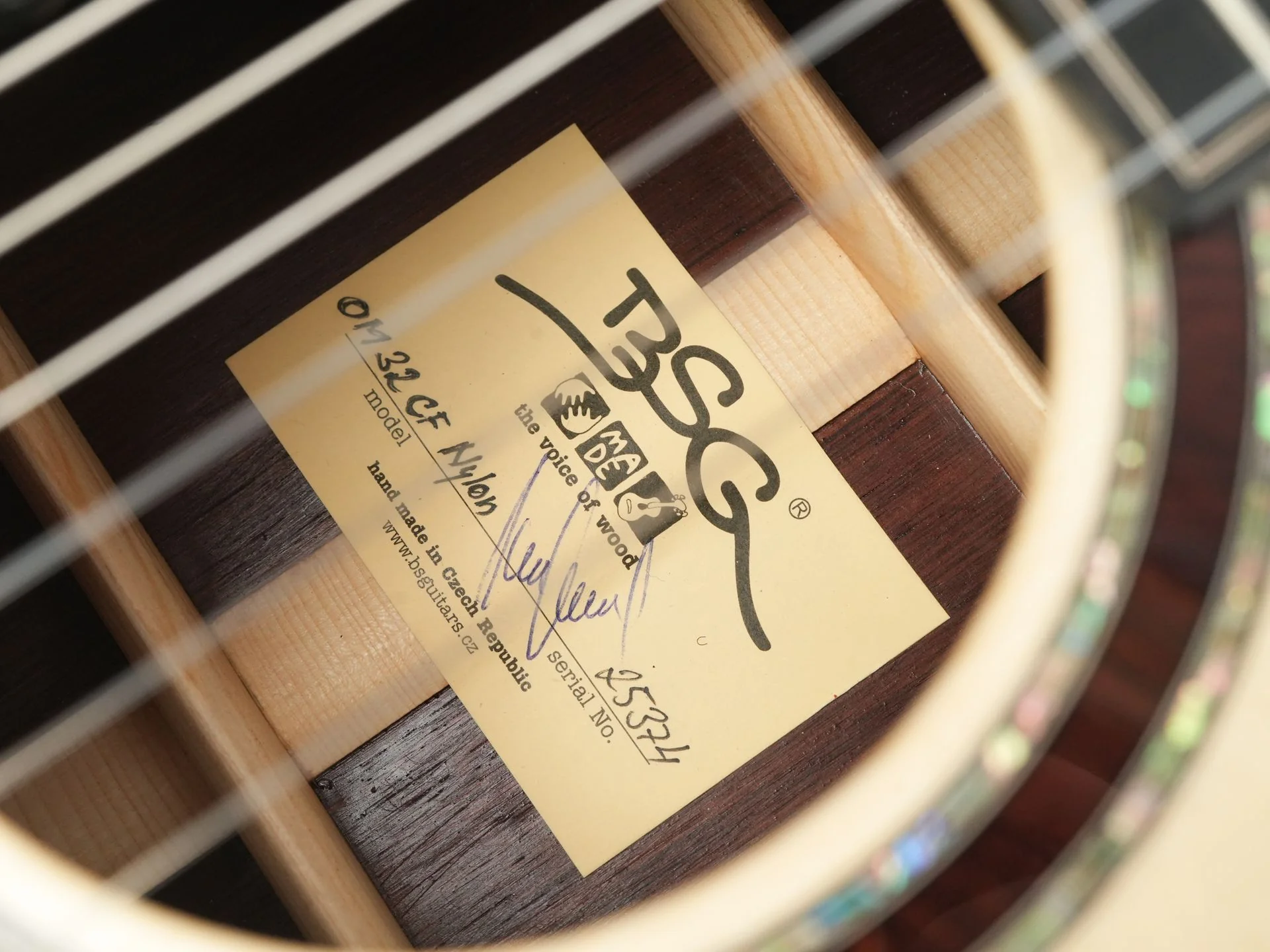 BSG OM32CF Nylon Spruce Madagascar Rosewood - Image 11