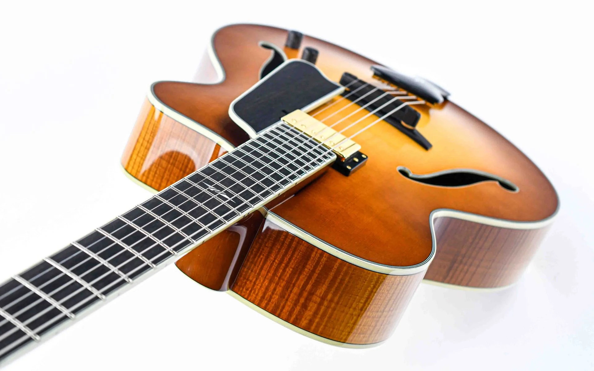 Eastman AR805CE Archtop Goldburst - Image 10