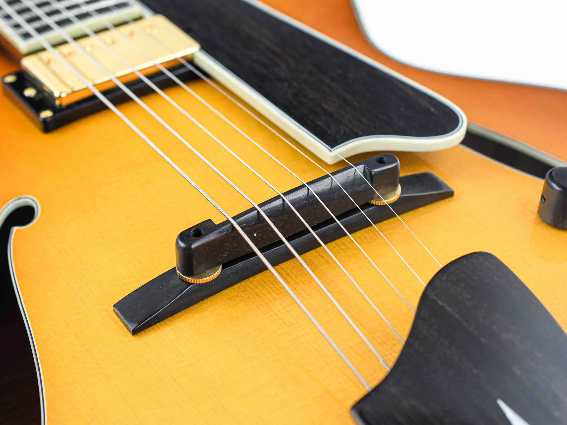 Eastman AR805CE Archtop Goldburst - Image 7