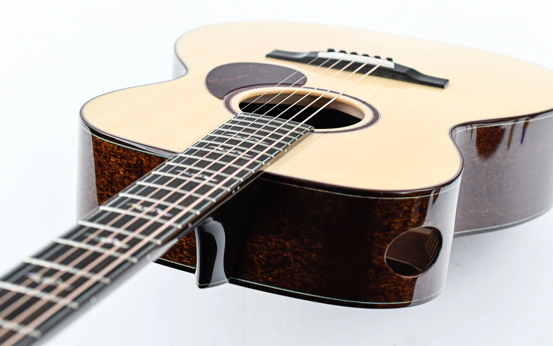 Eastman Luthier OM Quilted Sapele European Spruce - Image 10
