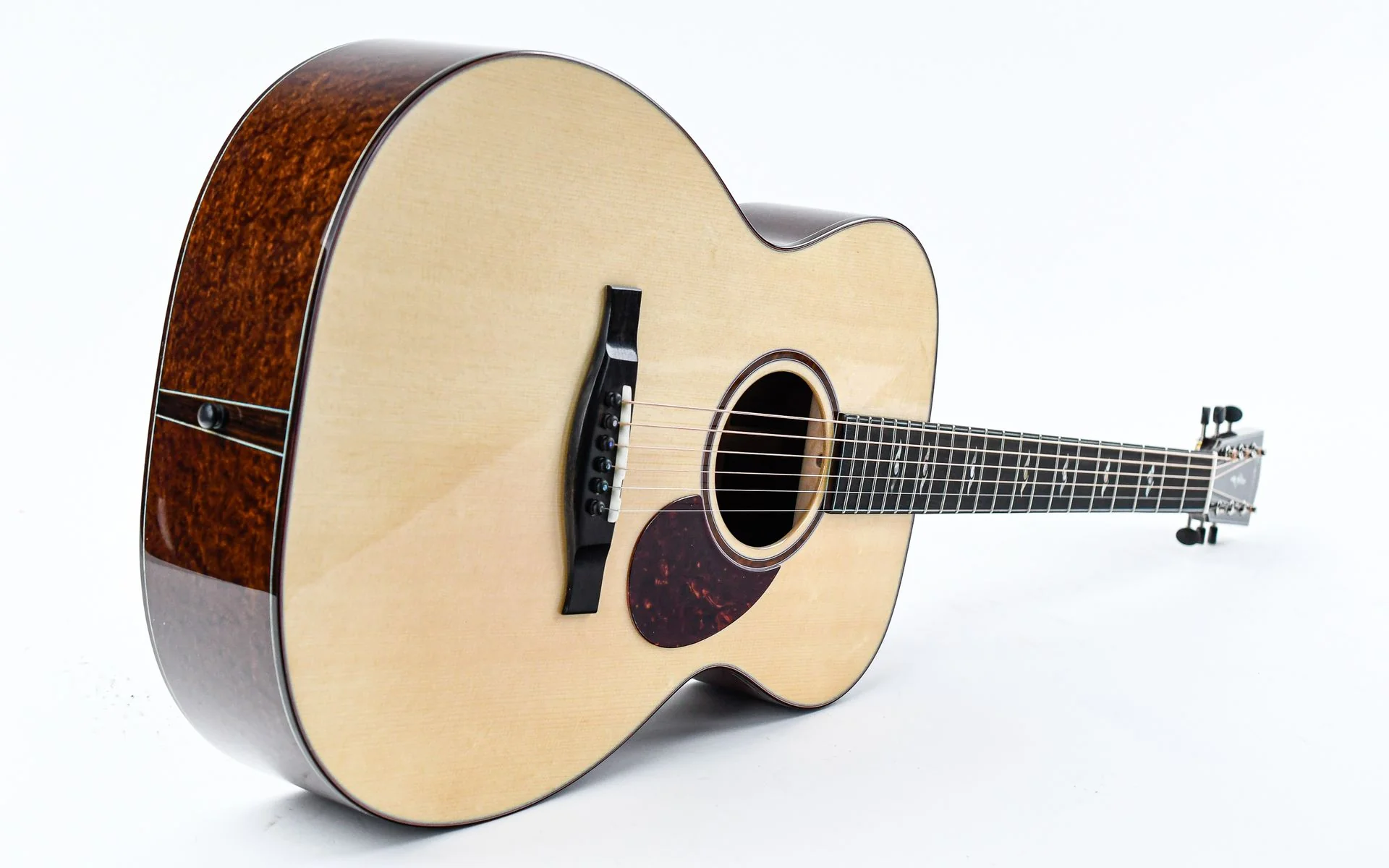 Eastman Luthier OM Quilted Sapele European Spruce - Image 11
