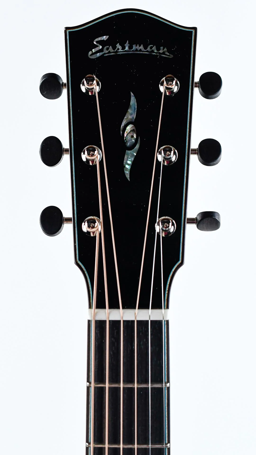 Eastman Luthier OM Quilted Sapele European Spruce - Image 2