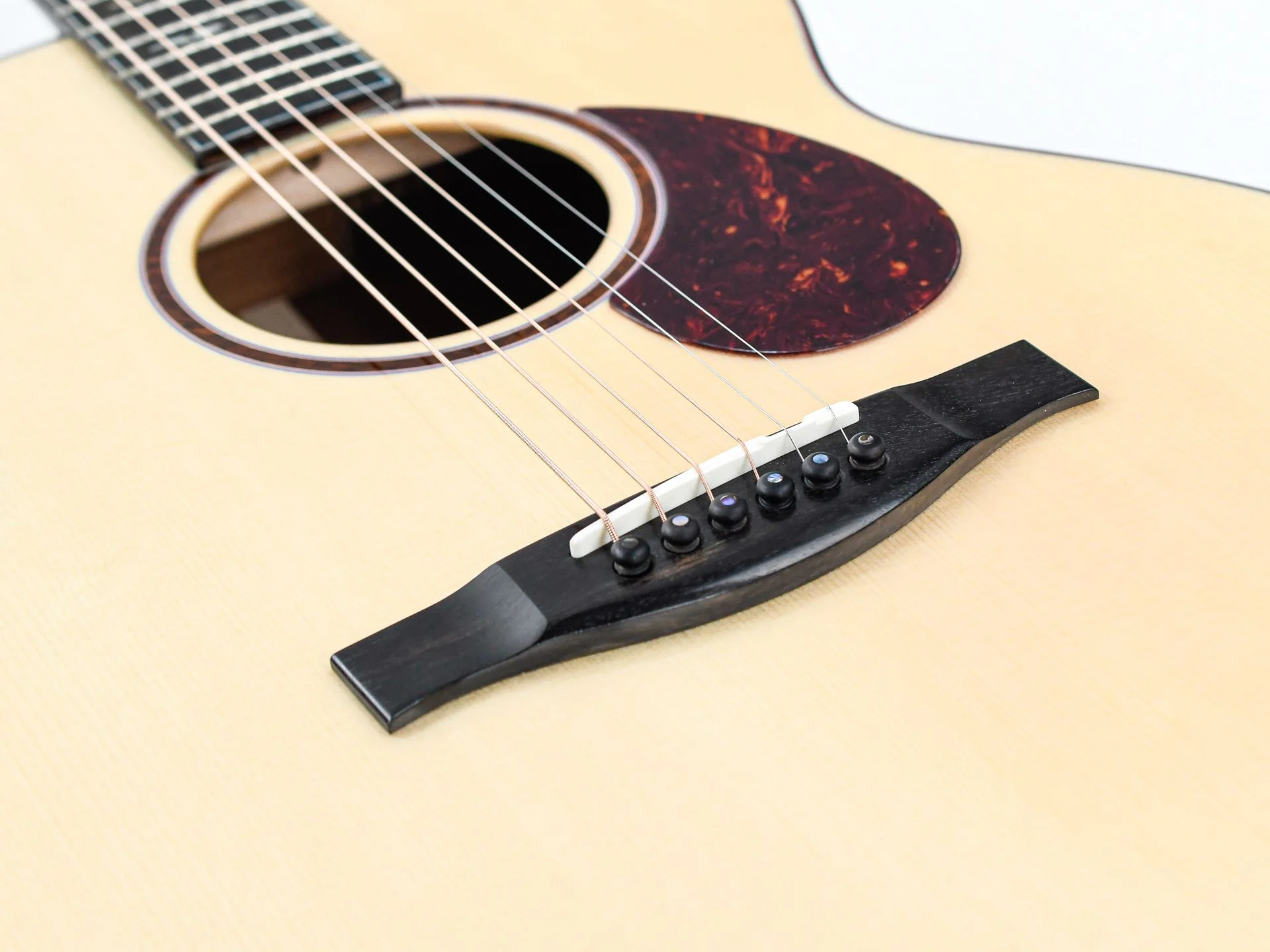 Eastman Luthier OM Quilted Sapele European Spruce - Image 7