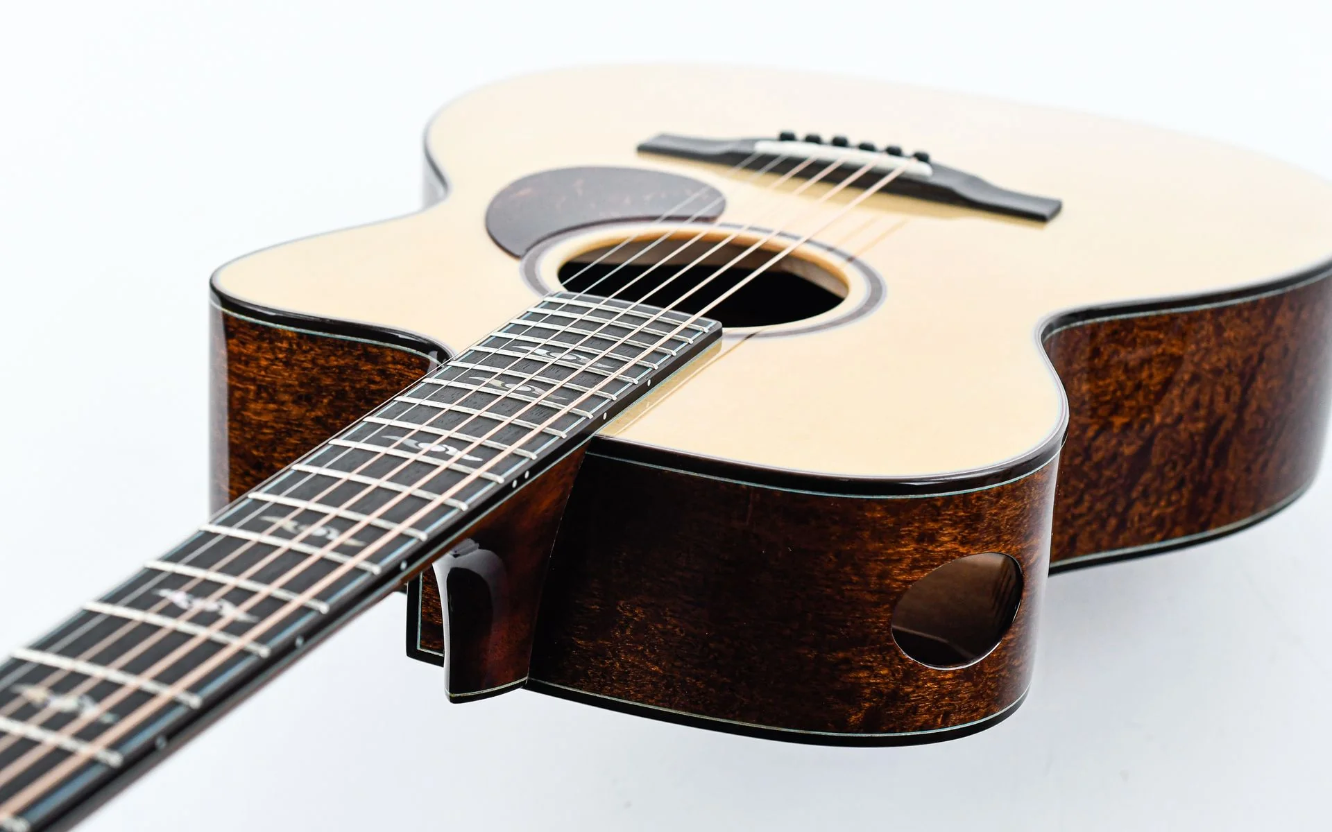 Eastman Luthier OMCE Quilted Sapele European Spruce - Image 10