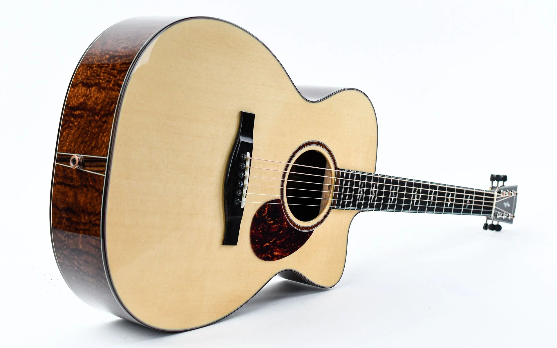 Eastman Luthier OMCE Quilted Sapele European Spruce - Image 11