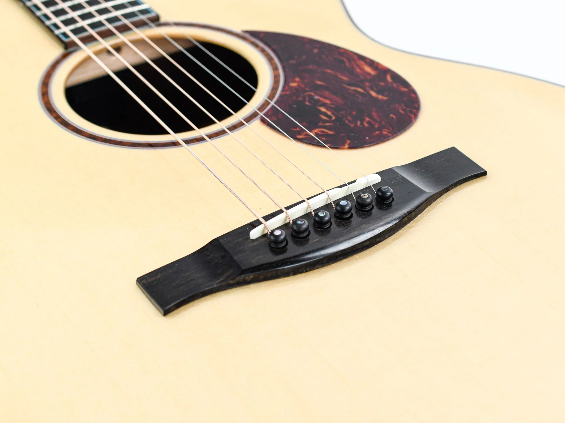 Eastman Luthier OMCE Quilted Sapele European Spruce - Image 7