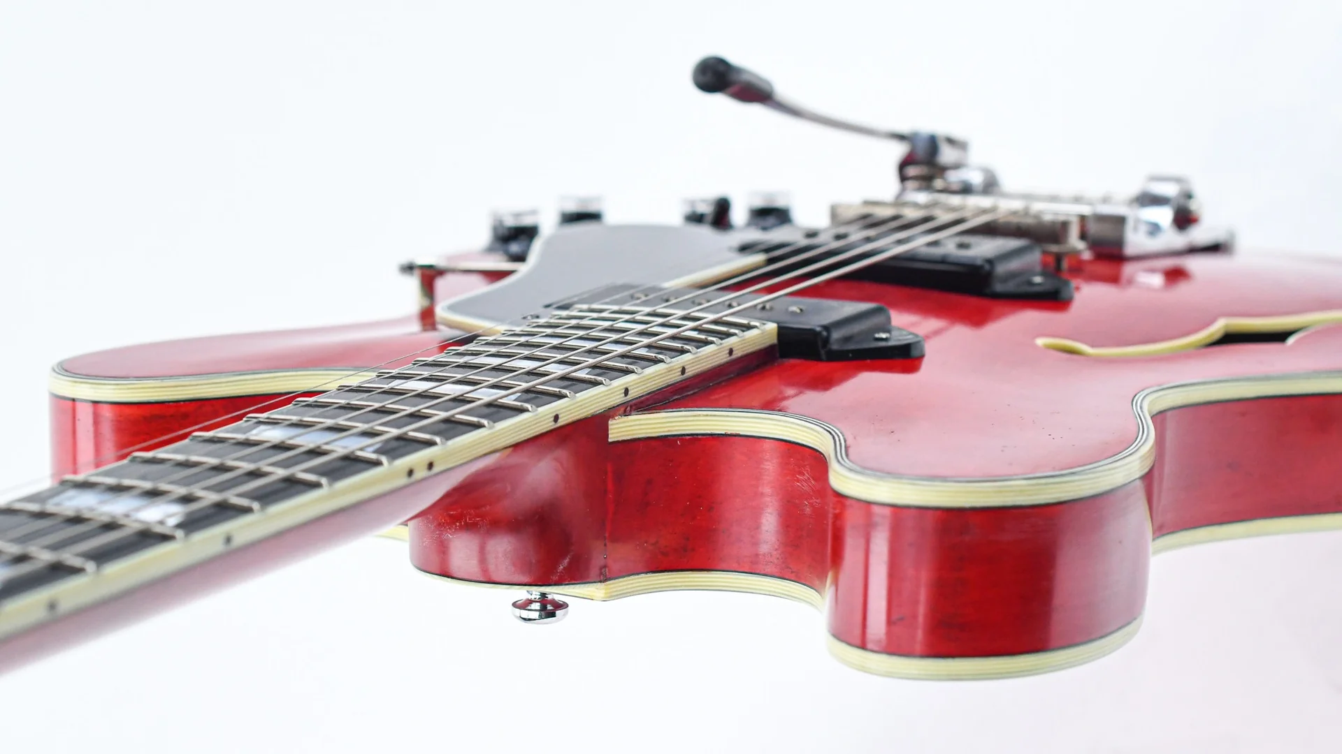 Eastman T64/v Antique Red Bigsby - Image 12