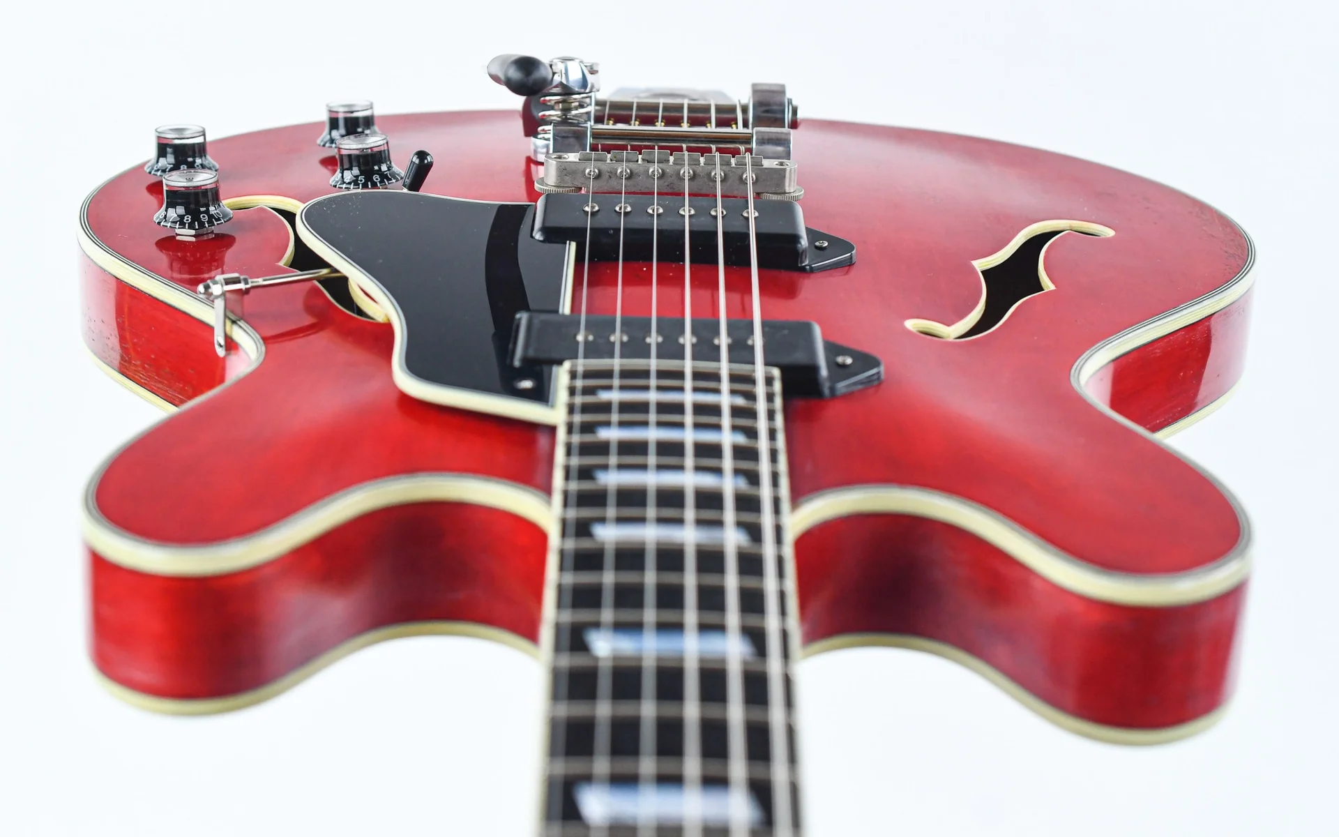 Eastman T64/v Antique Red Bigsby - Image 4