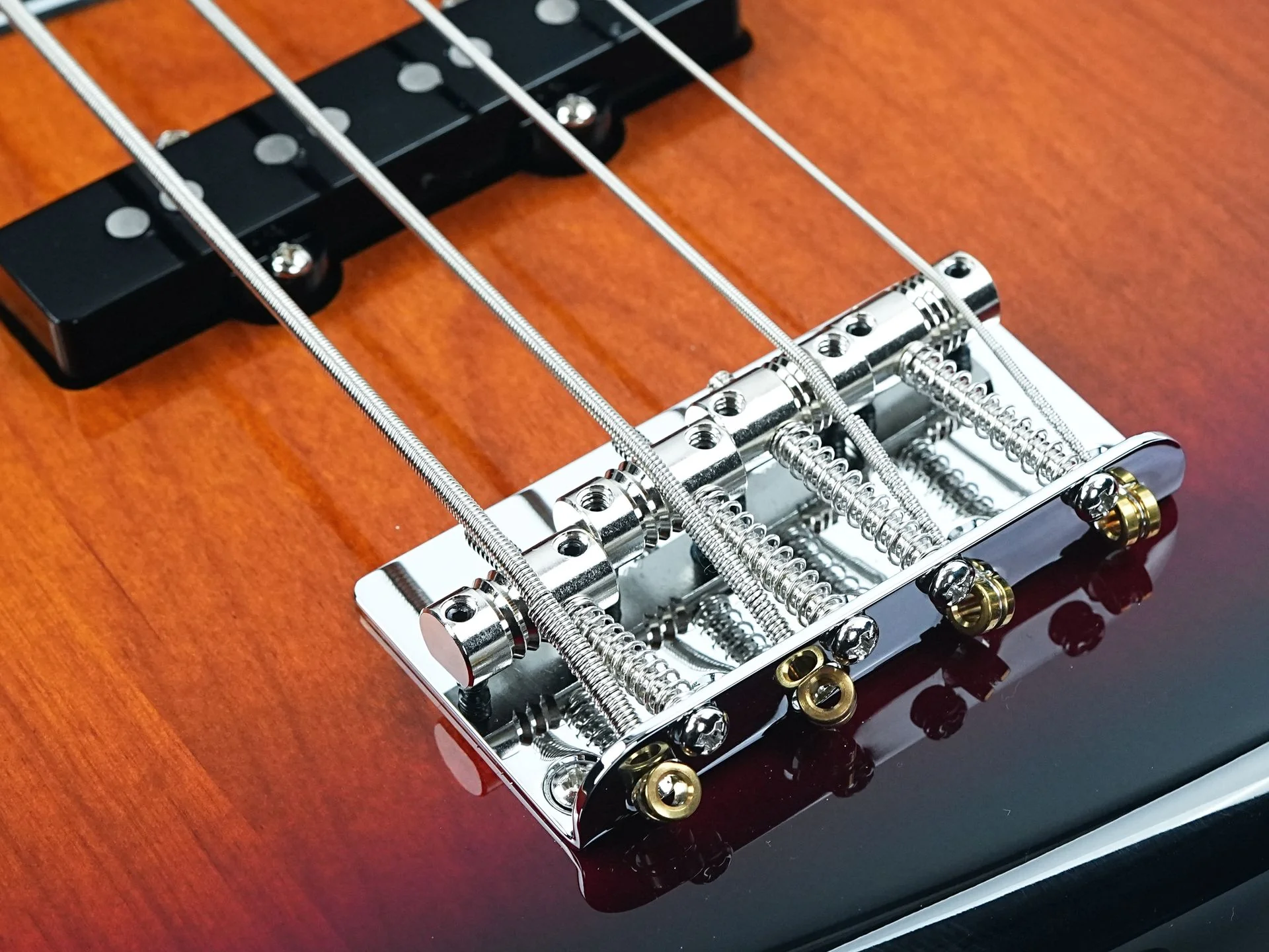 Fender American Professional Classic Jazz Bass 3 Color Sunburst - Image 7