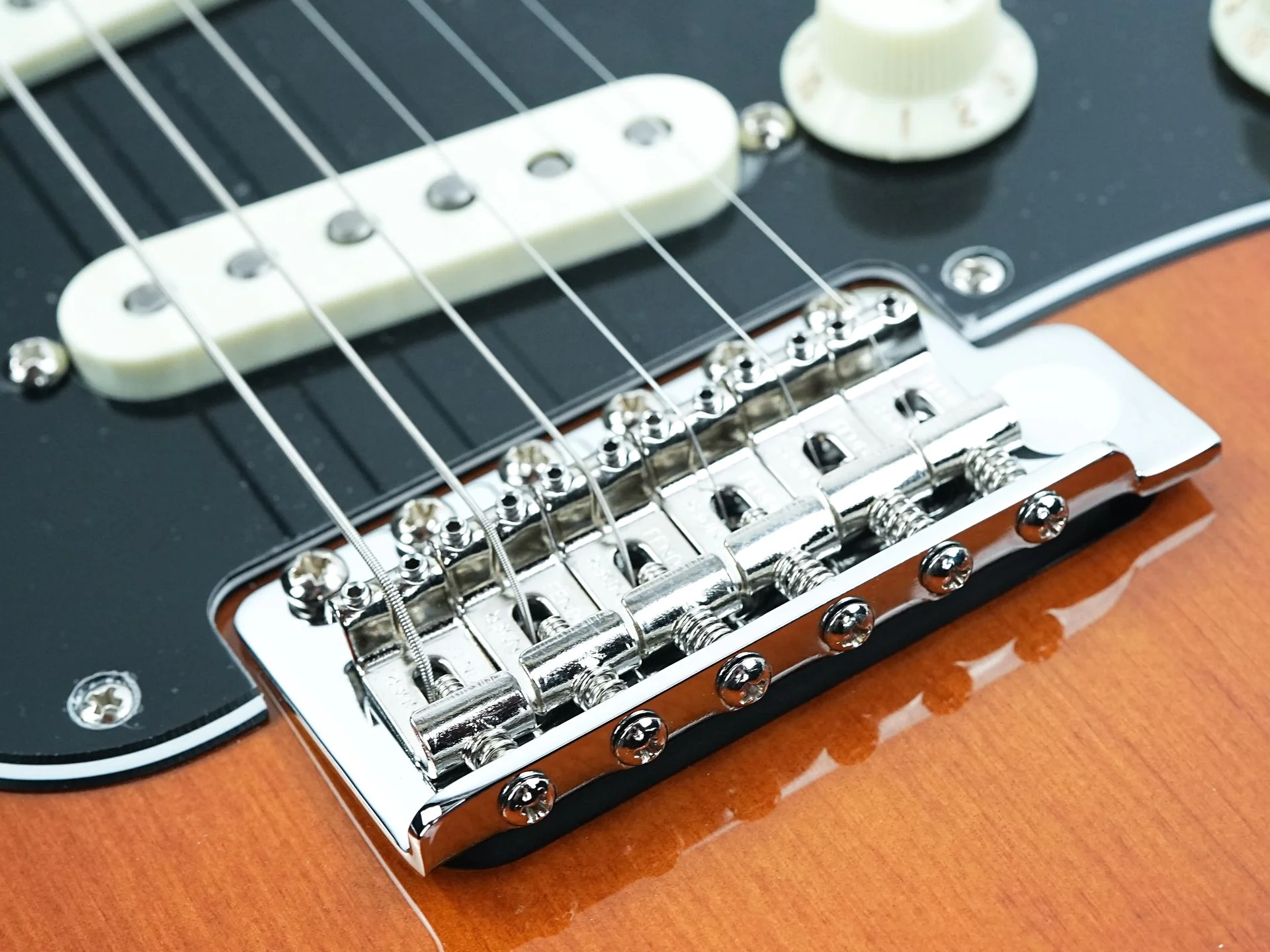Fender American Professional Classic Stratocaster 3 Color Sunburst - Image 7