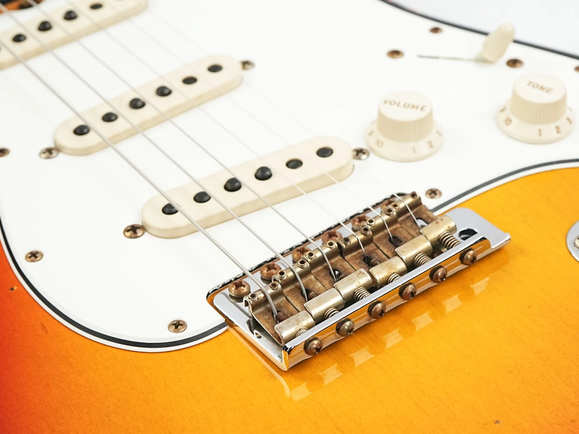 Fender Custom Shop 1965 Stratocaster 3 Color Sunburst Heavy Relic 2025 - Image 7