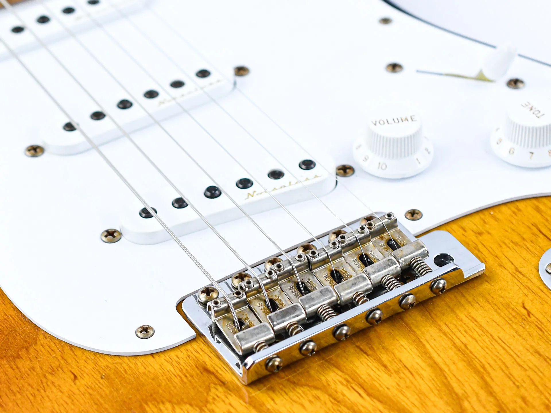 Fender Eric Clapton Stratocaster Journeyman Relic 2 Tone Sunburst - Image 7