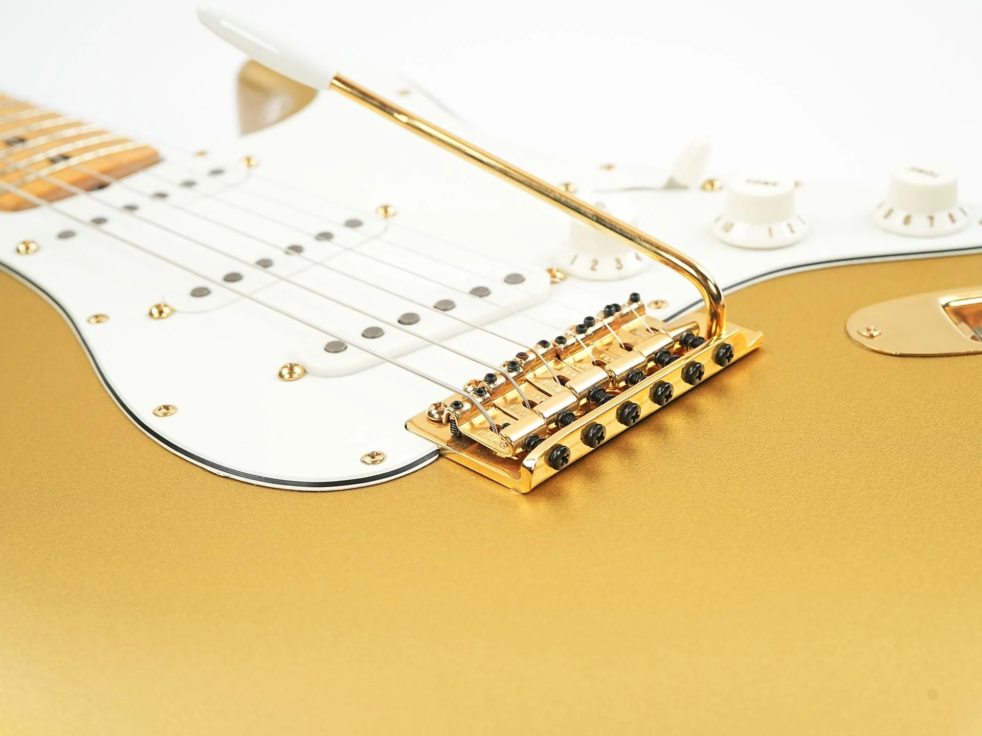 Fender Gold Stratocaster 1982 - Image 7