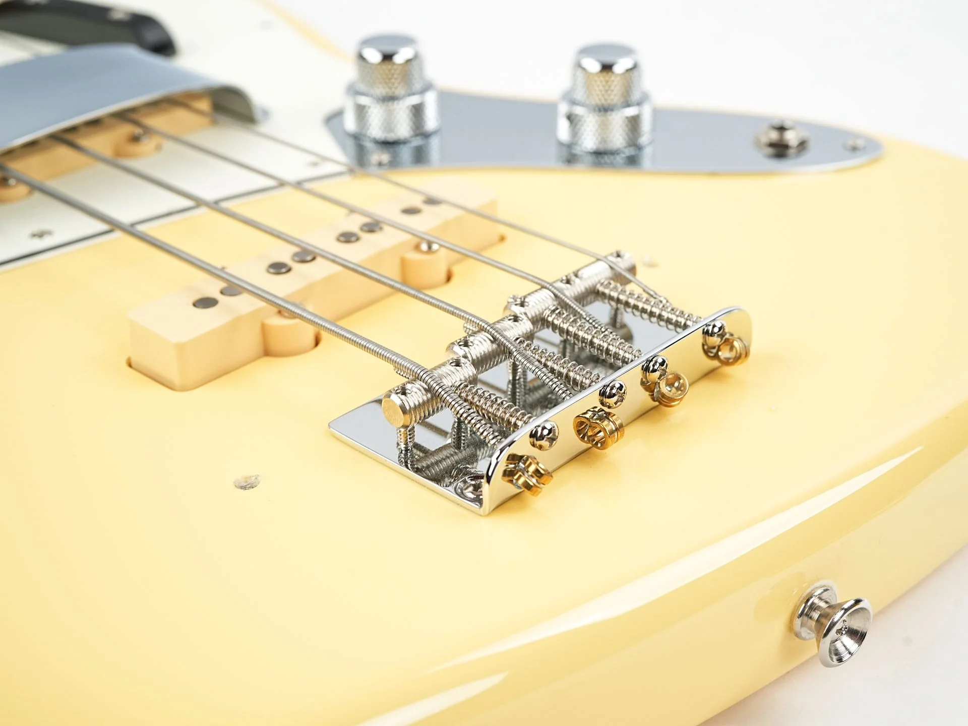 Fender Limited Edition Laura Lee Jazz Bass Vintage White - Image 7