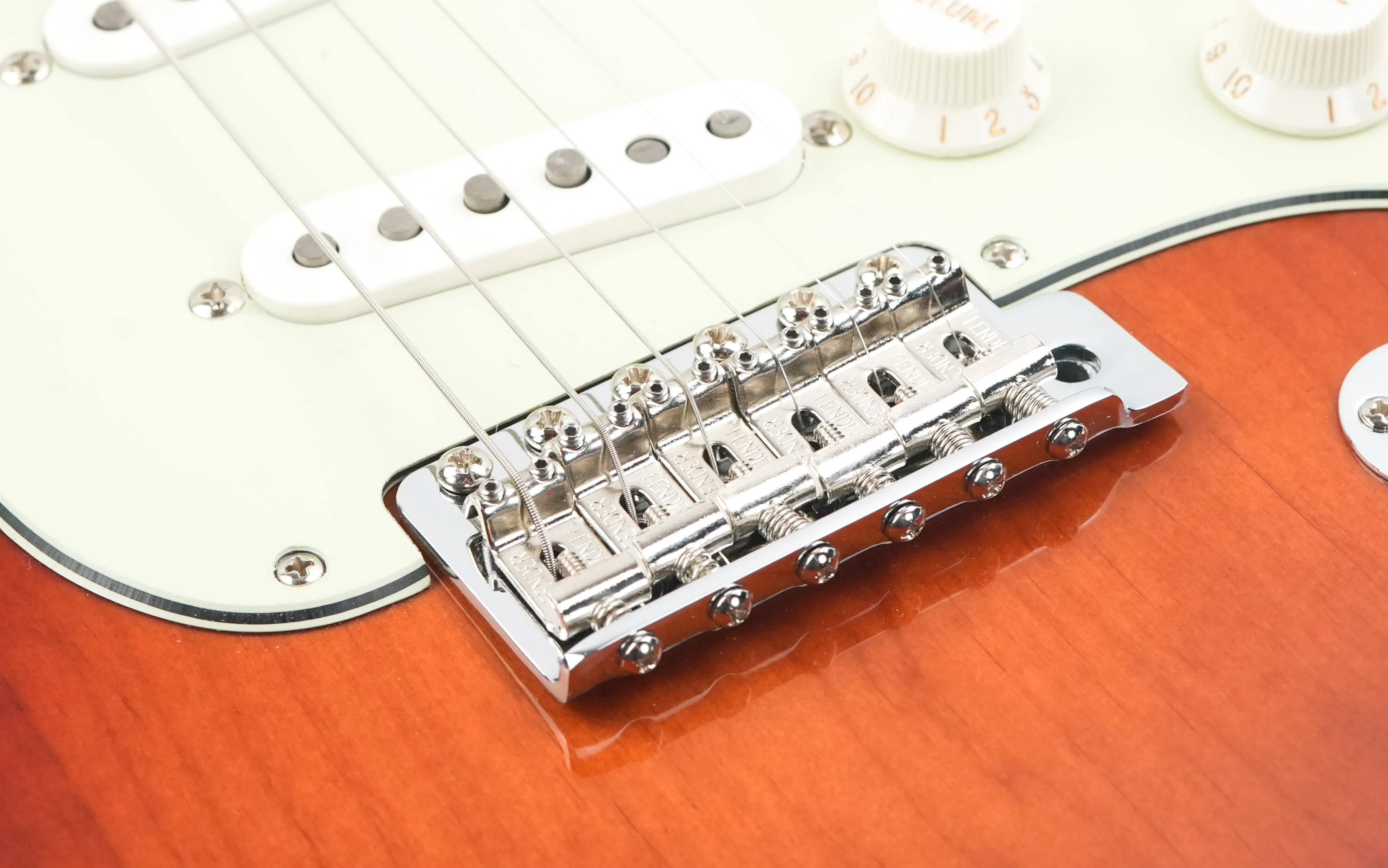 Fender Vintera II 60s Stratocaster 3 Color Sunburst RW - Image 7