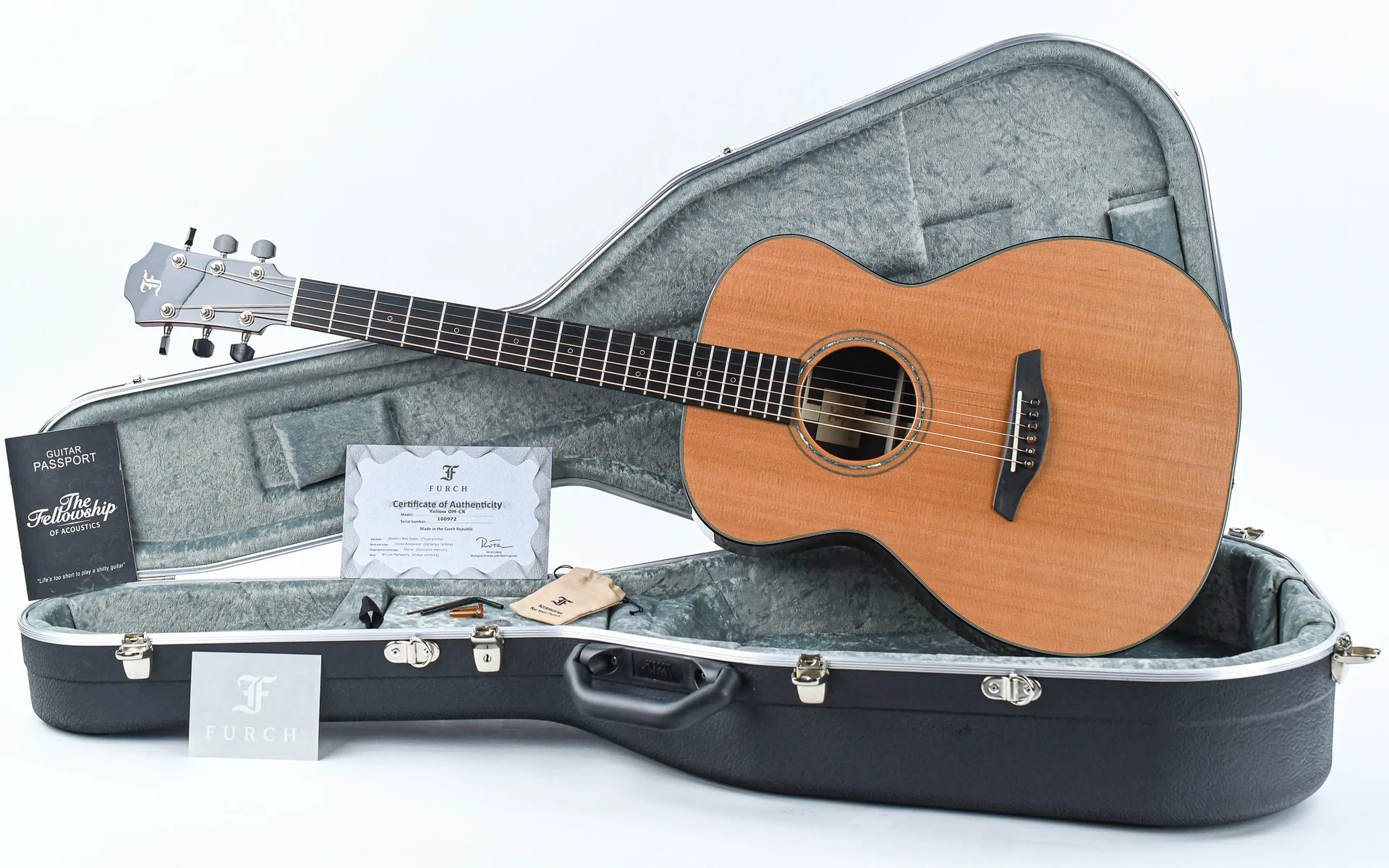 Furch Yellow OM CR a Red Cedar Rosewood - Image 3