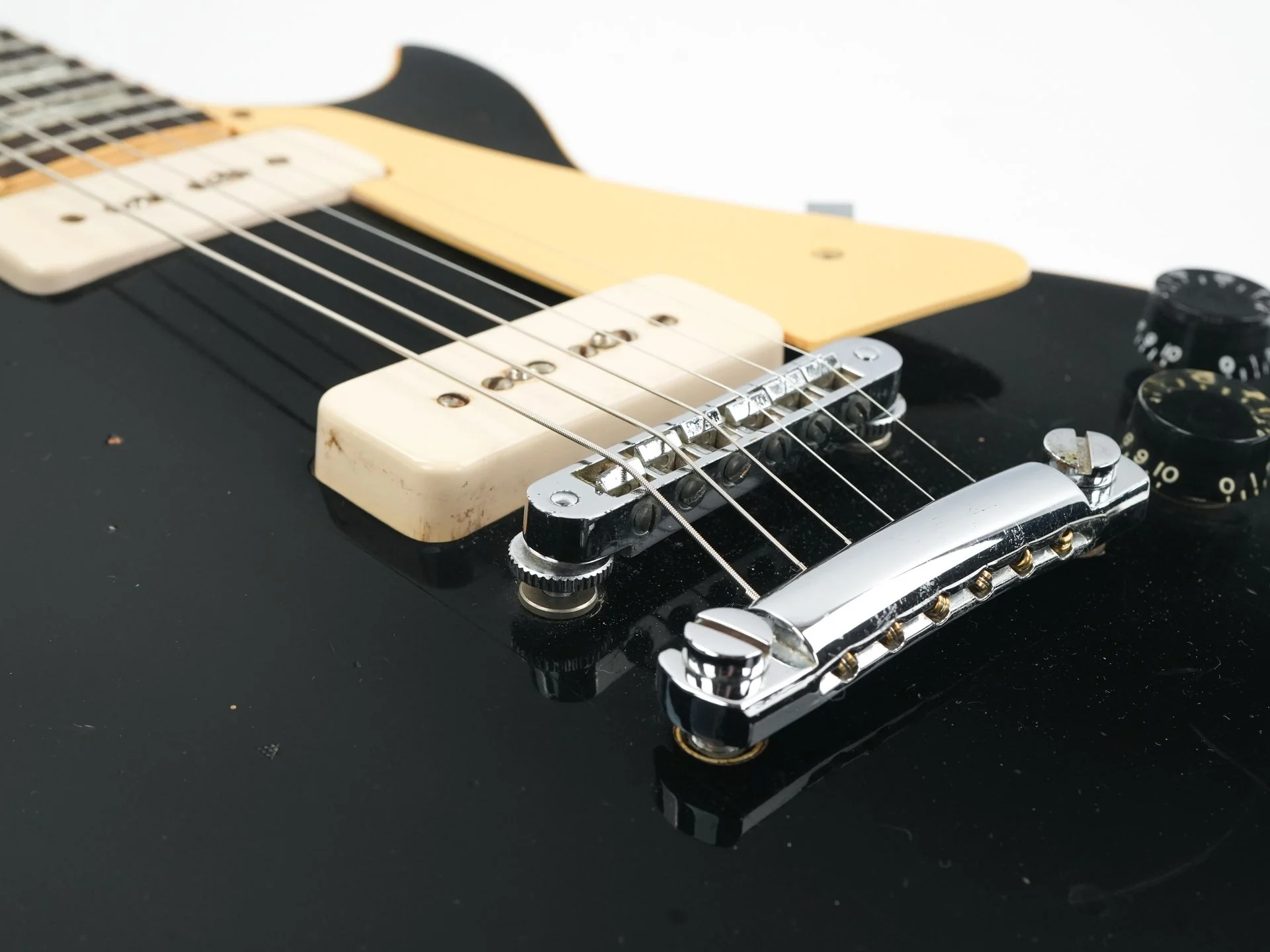 Gibson Les Paul Deluxe Ebony 1980 - Image 7