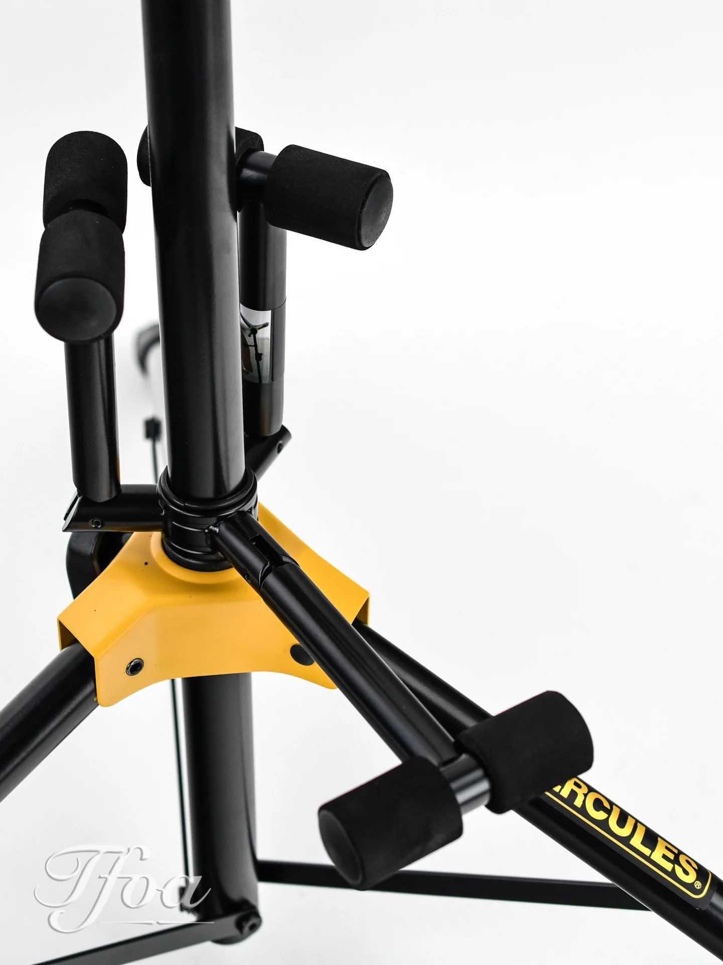 Hercules GS432 B Plus 3-Guitar Stand - Image 4
