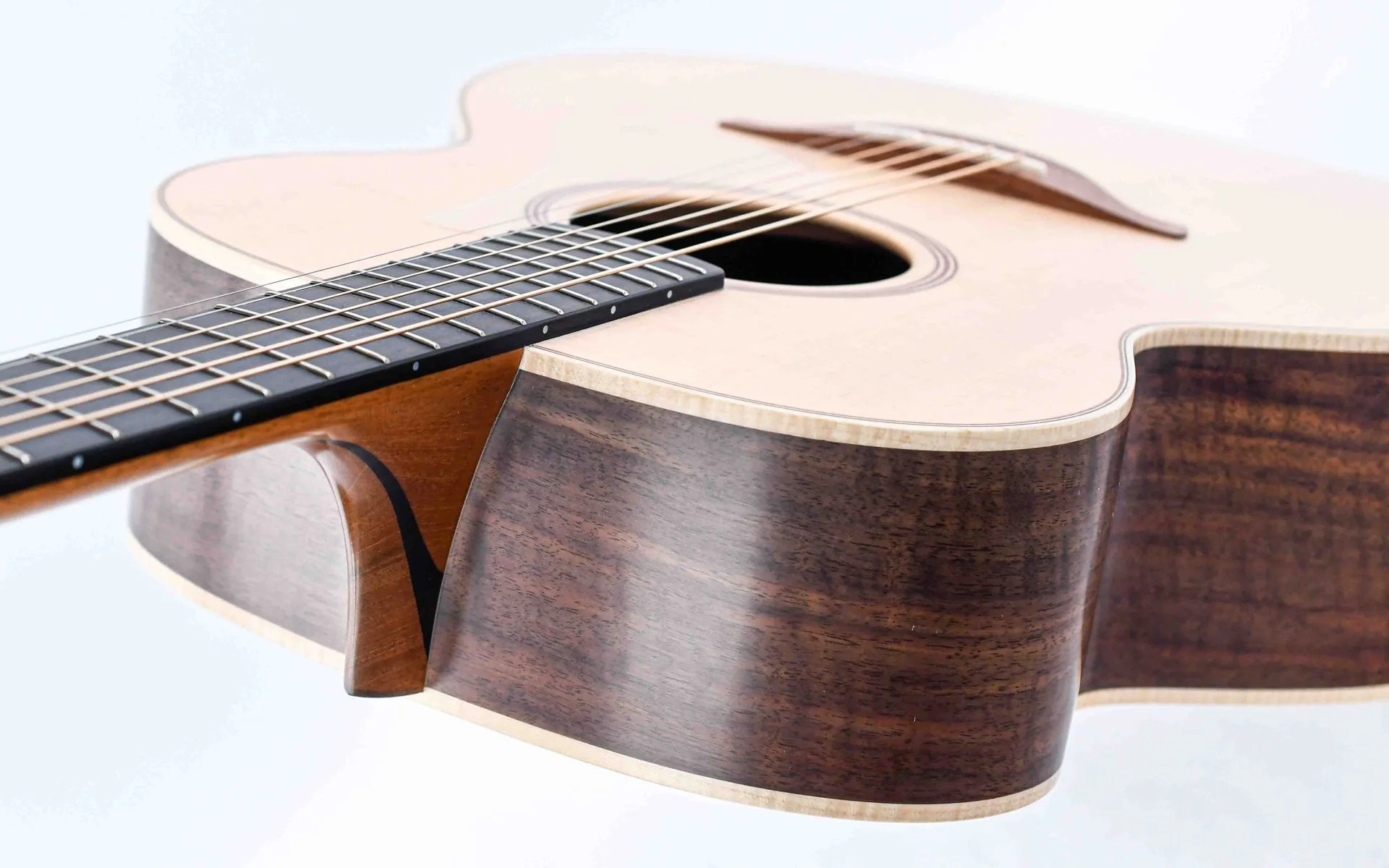 Lowden 50th Anniversary O21 Walnut Sitka Spruce - Image 10