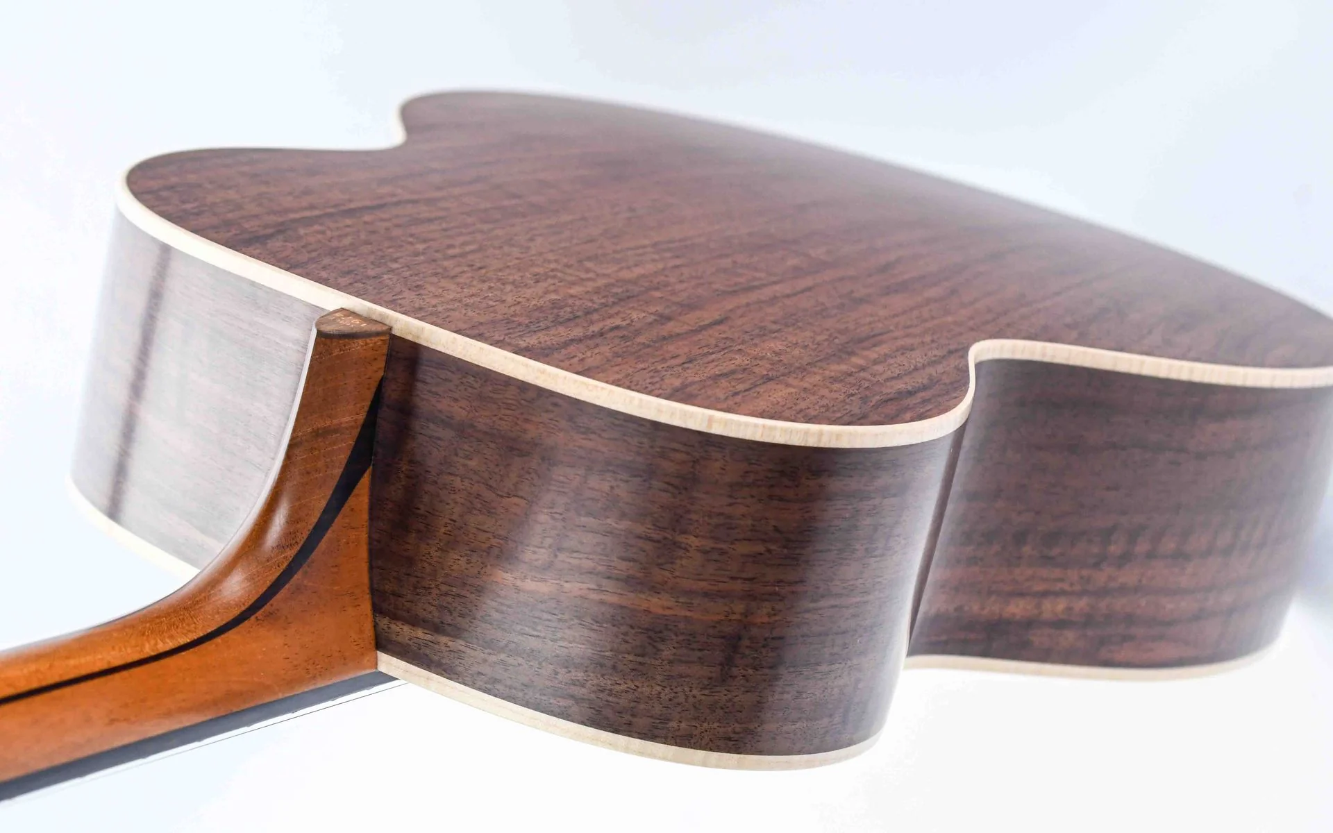 Lowden 50th Anniversary O21 Walnut Sitka Spruce - Image 9