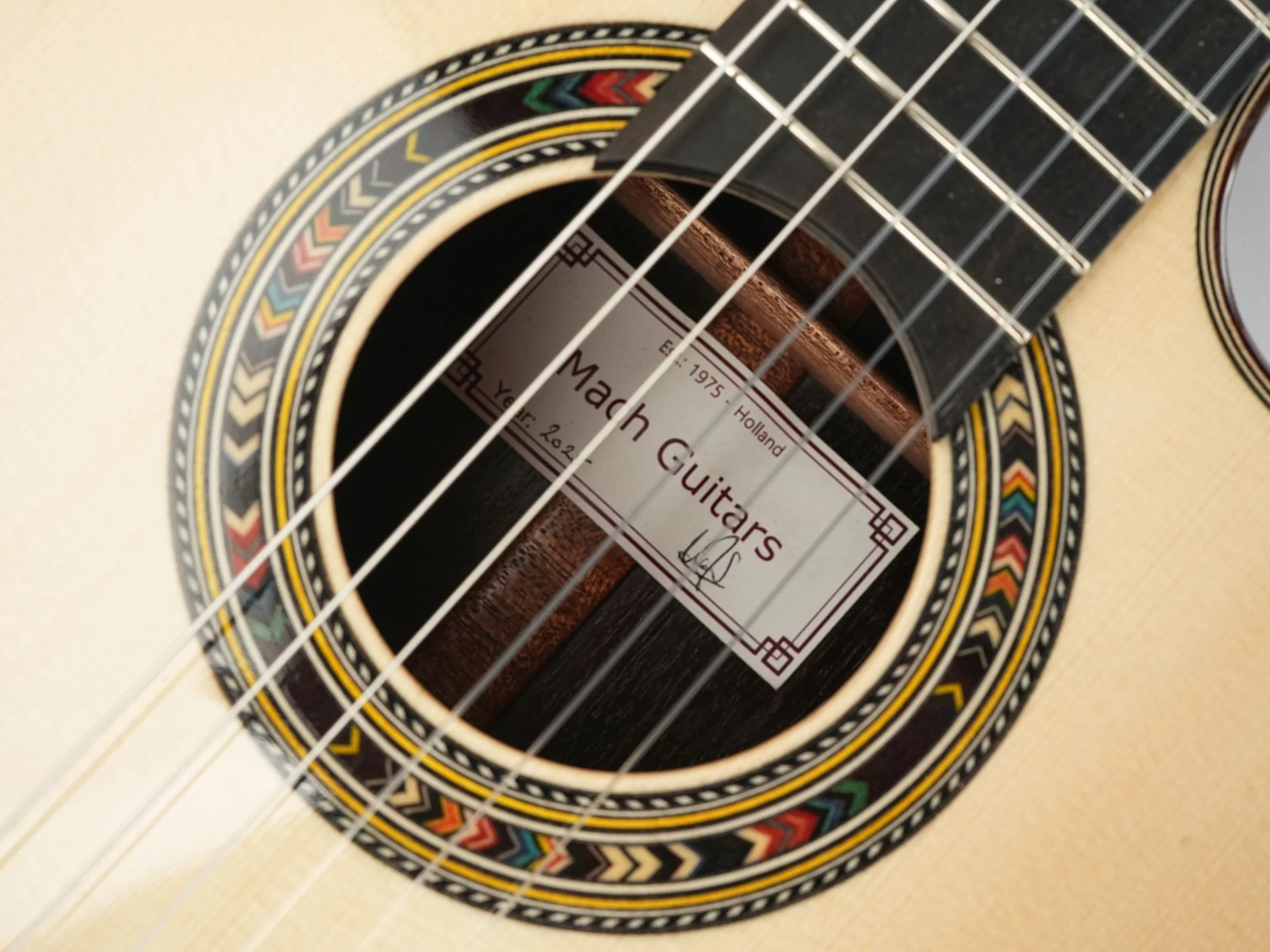 Mach Crossover Spruce Rosewood Bevel - Image 11