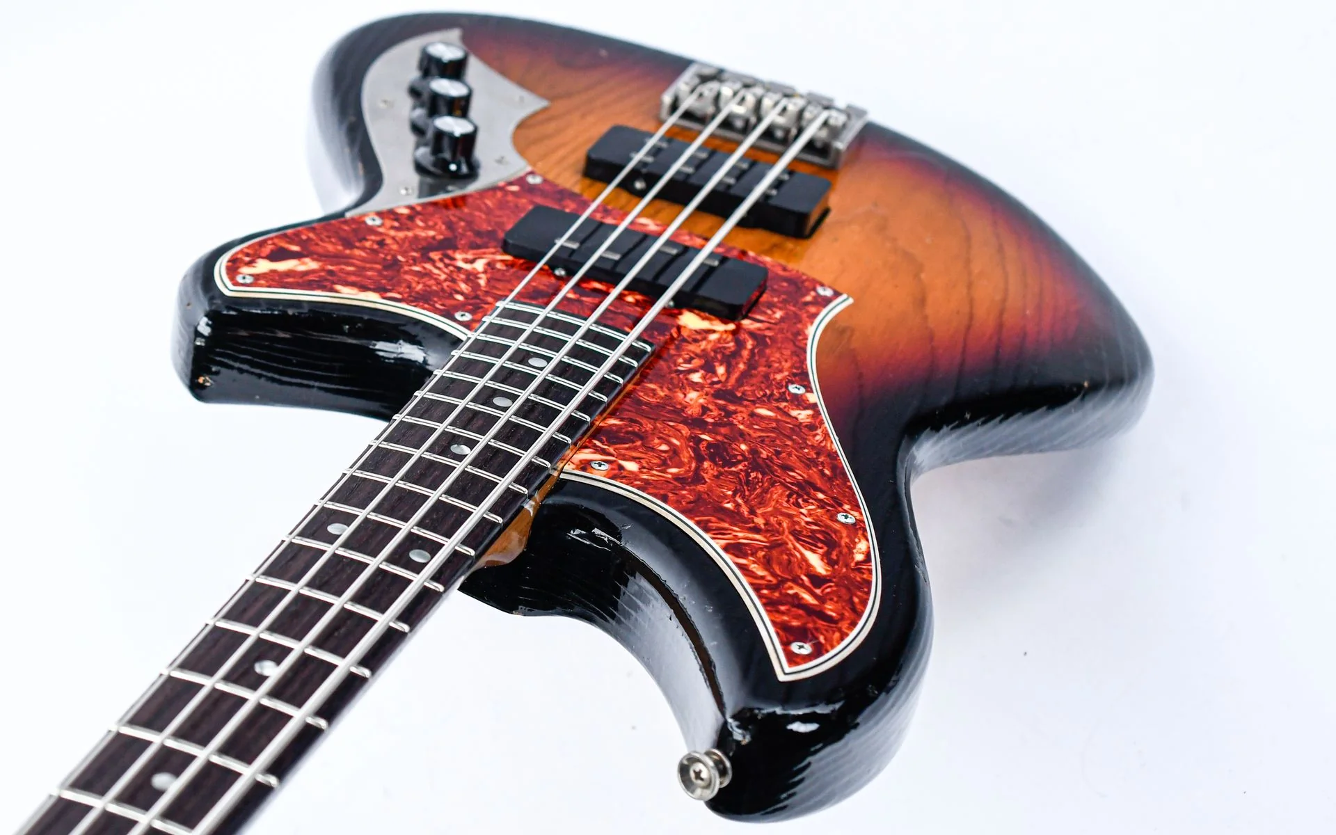 Novo Ivorus Bass 3 Tone Burst Light Aged - Image 10