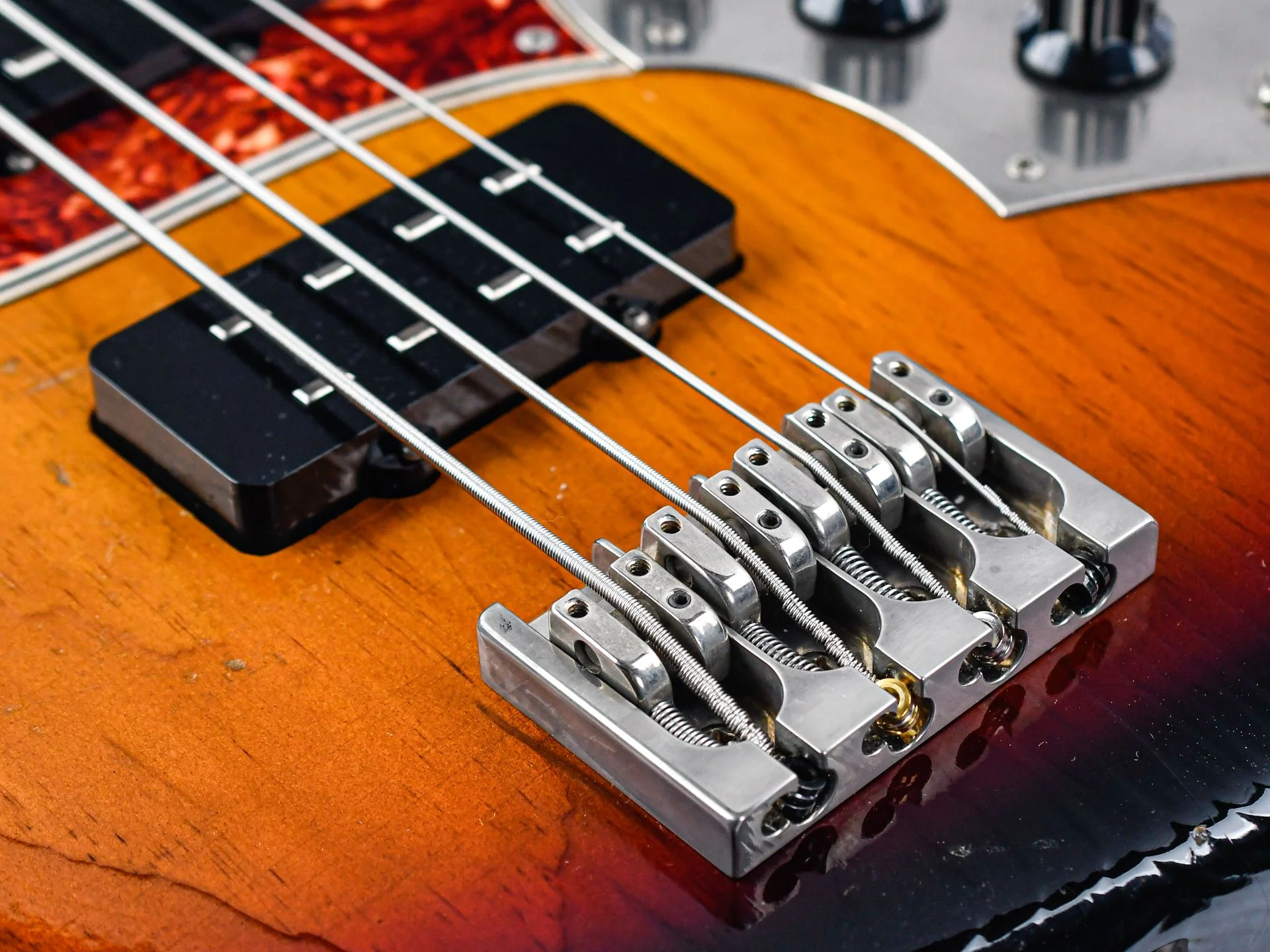 Novo Ivorus Bass 3 Tone Burst Light Aged - Image 7