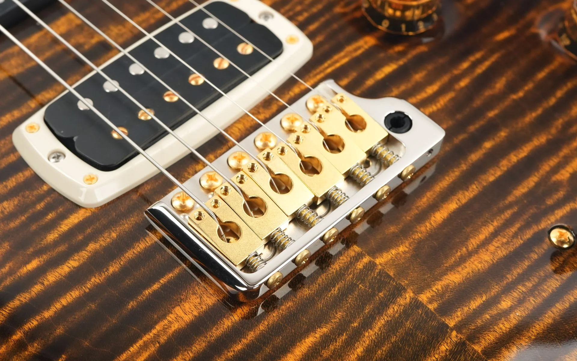 PRS Modern Eagle V Yellow Tiger 10 Top - Image 7