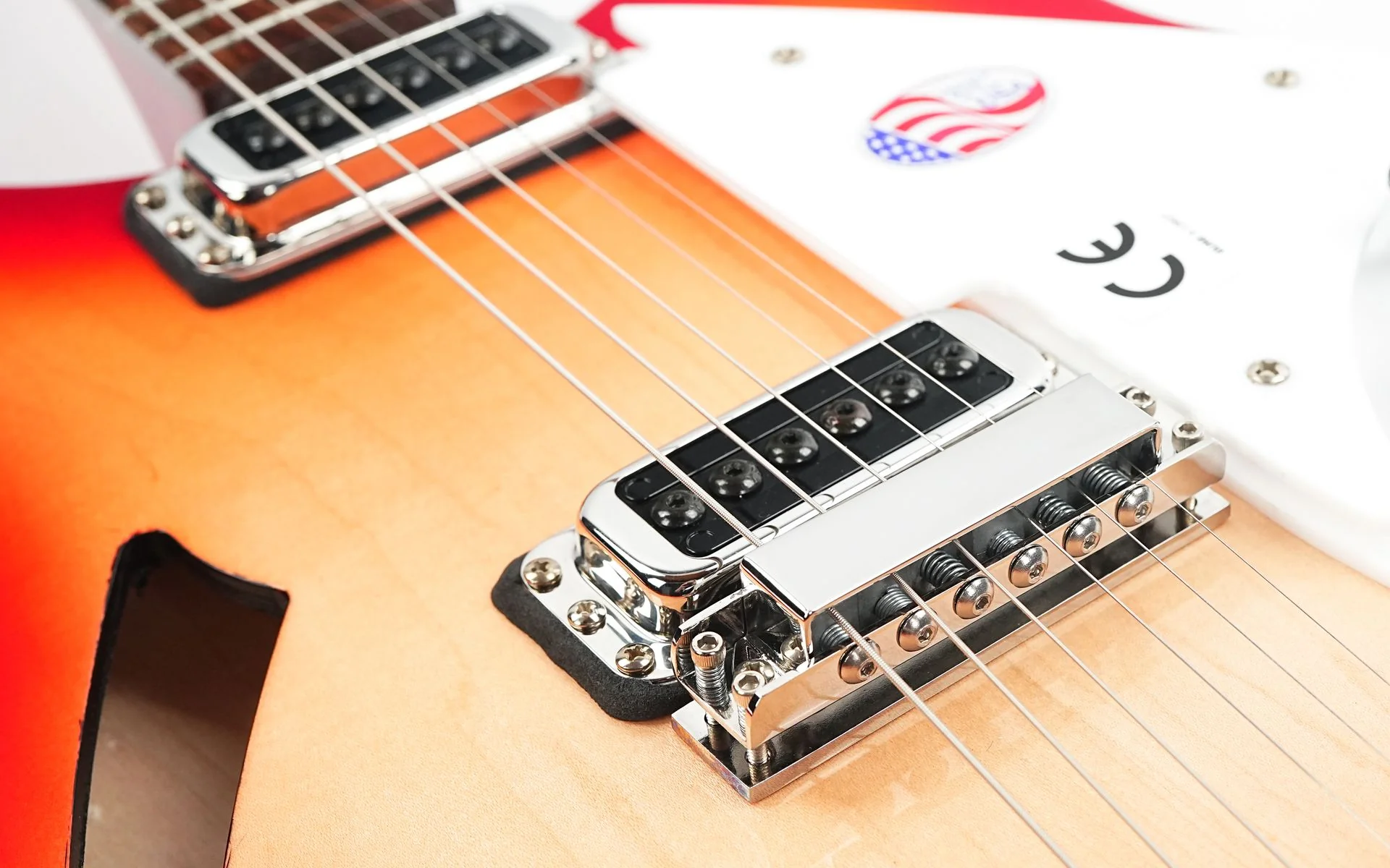 Rickenbacker 330 Fireglo - Image 7