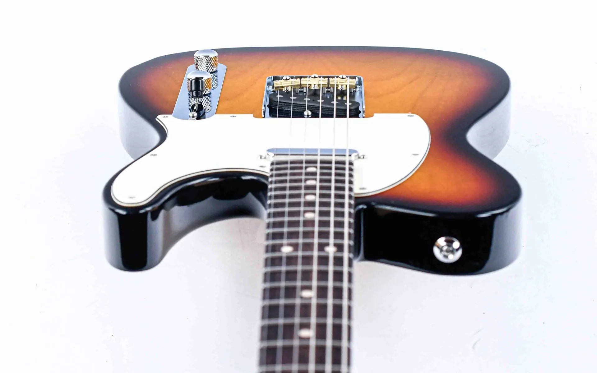 Suhr Classic T Antique 3 Tone Sunburst - Image 12