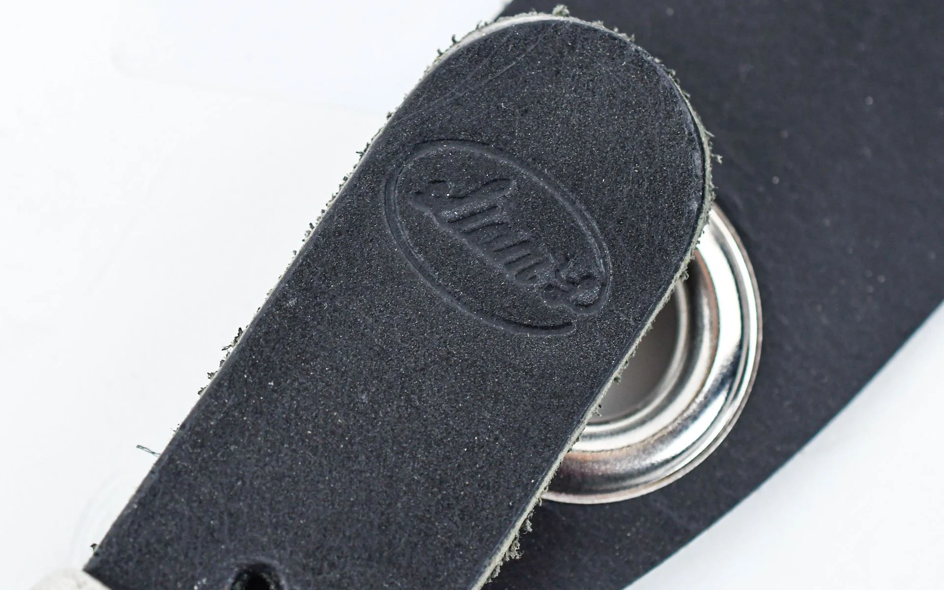 TFOA Liam's Knuckles and Leather Guitar Strap Black - Image 3