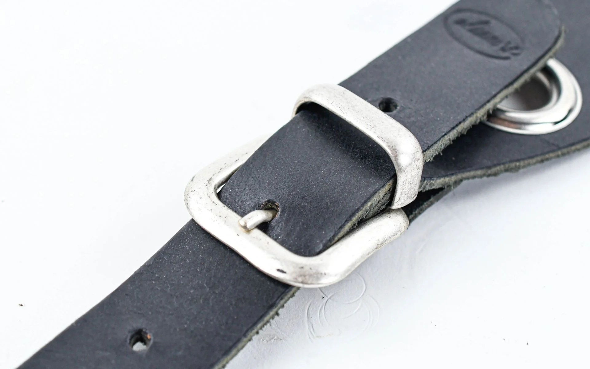 TFOA Liam's Knuckles and Leather Guitar Strap Black - Image 4