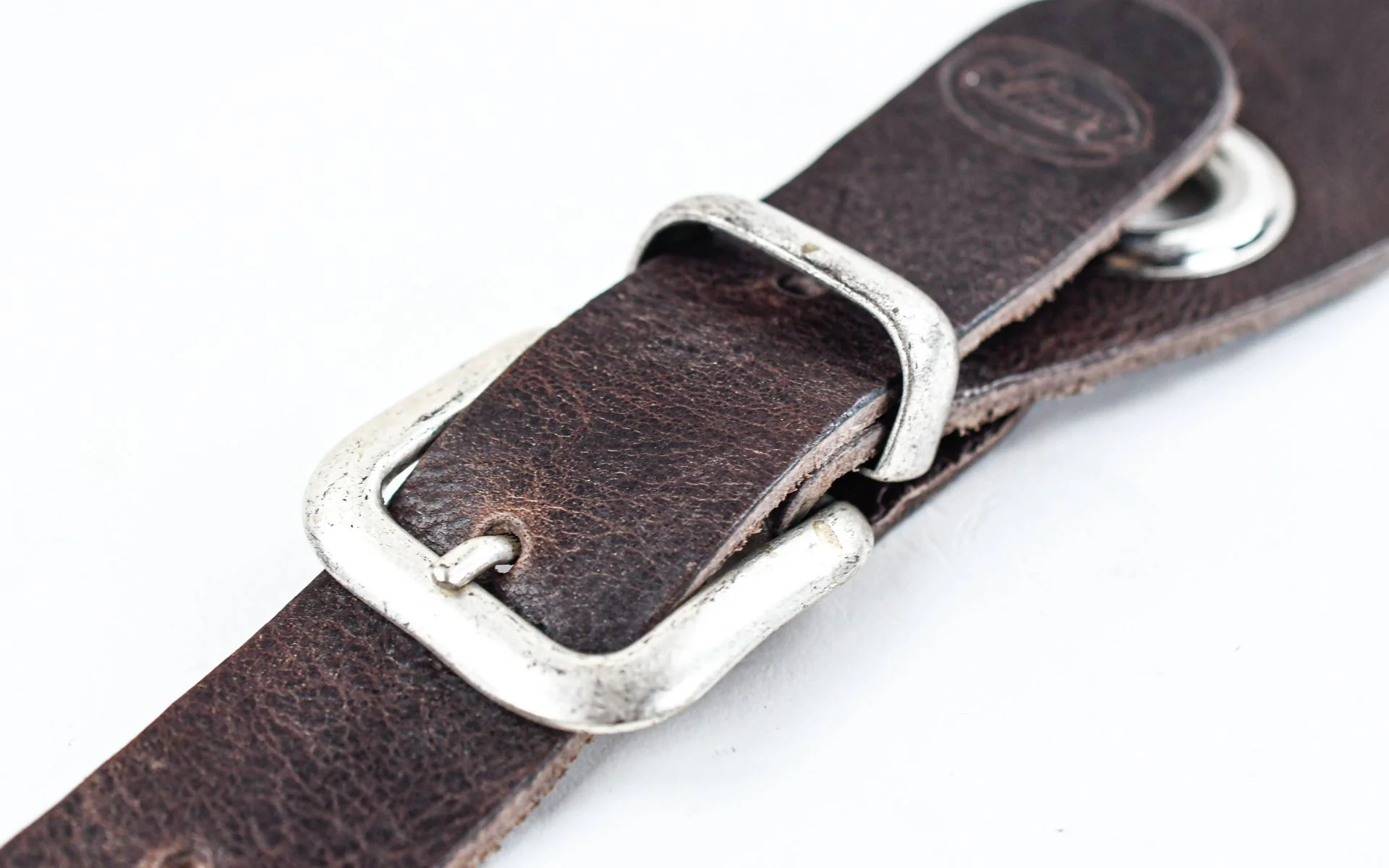 TFOA Liam's Knuckles and Leather Guitar Strap Brown - Image 4