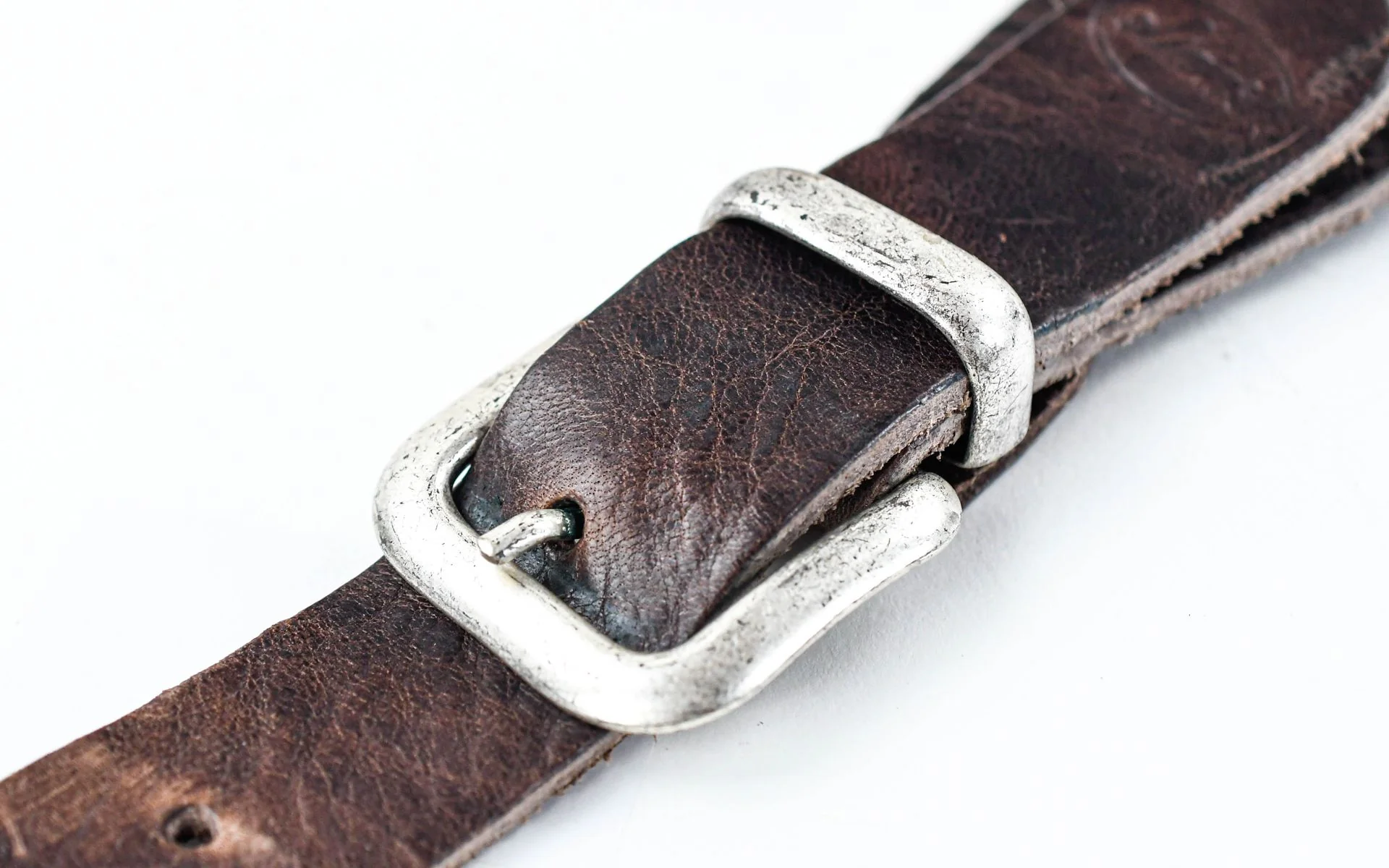 TFOA Liam's Nails and Leather Guitar Strap Brown - Image 4